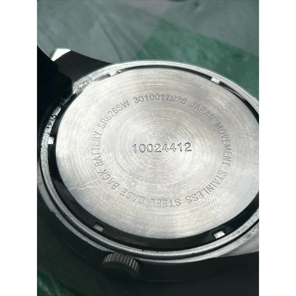 Large Silver Tone Black Dial Men’s Quartz Watch